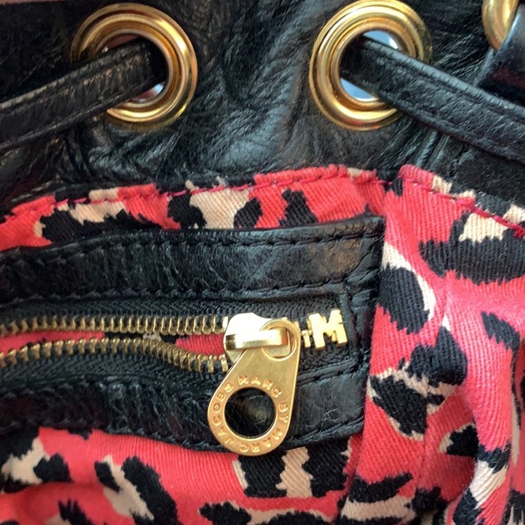 Marc Jacobs : Black Leather Bucket bag - Picture 9 of 13